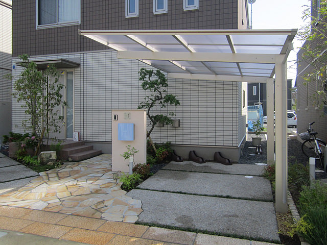 住宅のデザインと調和するフラットなカーポート - DT Garden - DT Garden｜リフォームガーデンクラブ