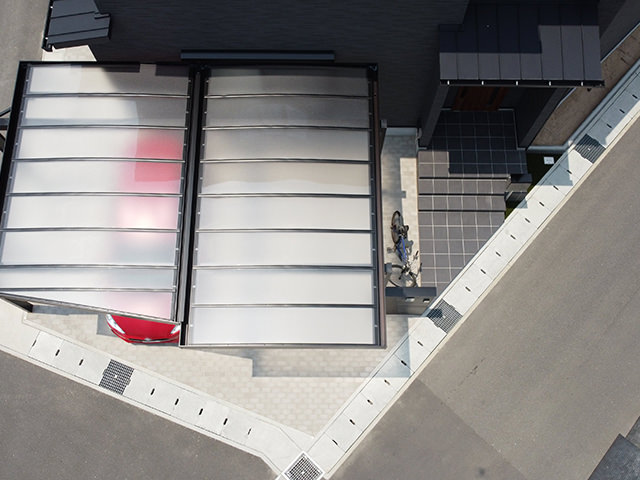 角地で変形地。Uスタイルアゼストで最大限の屋根カバーを実現 - 株式会社ガーデンライフパートナー　Assemble Garden - 株式会社ガーデンライフパートナー　Assemble Garden｜リフォームガーデンクラブ