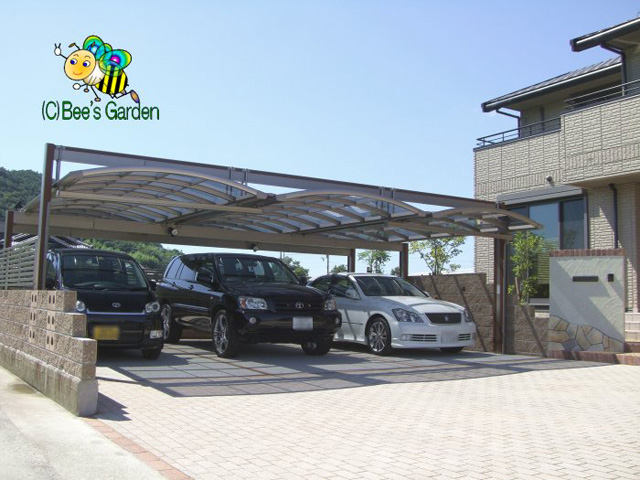 インターロッキングを敷いた3台分の駐車スペース - Bee’s Garden - Bee’s Garden｜リフォームガーデンクラブ