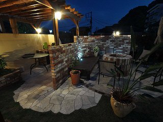 クリックして有限会社グレースランドの昼の施工例写真に切り替え