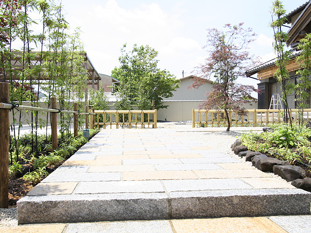 石畳と植栽が心を癒す和庭 株式会社庭遊館 タカショー リフォームガーデンクラブ