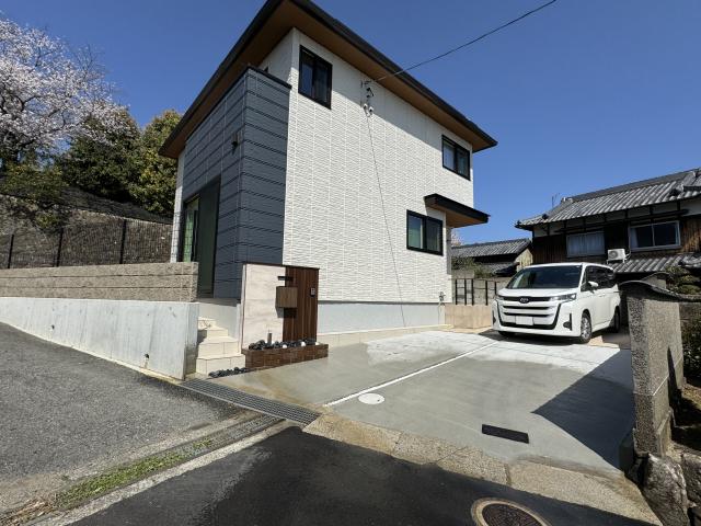 前面道路が急坂！2柄使いのエバーアートボード門柱 - 株式会社ガーデンライフパートナー Assemble Garden - 株式会社ガーデンライフパートナー Assemble Garden｜リフォームガーデンクラブ