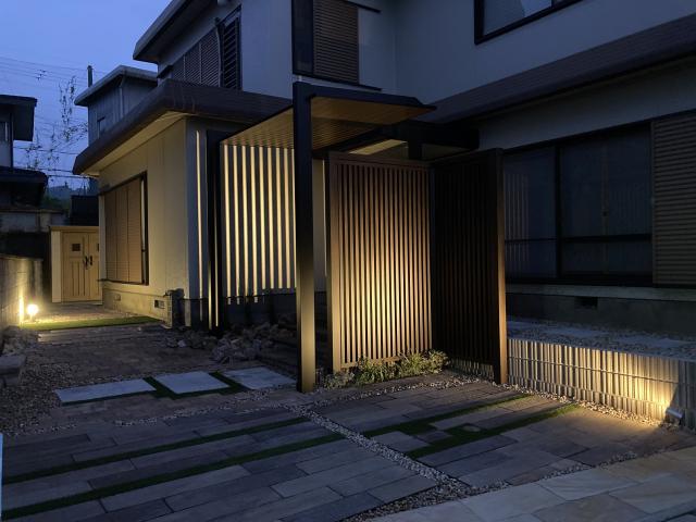 壁に映し出される格子の陰影 - DT Garden - DT Garden｜リフォームガーデンクラブ