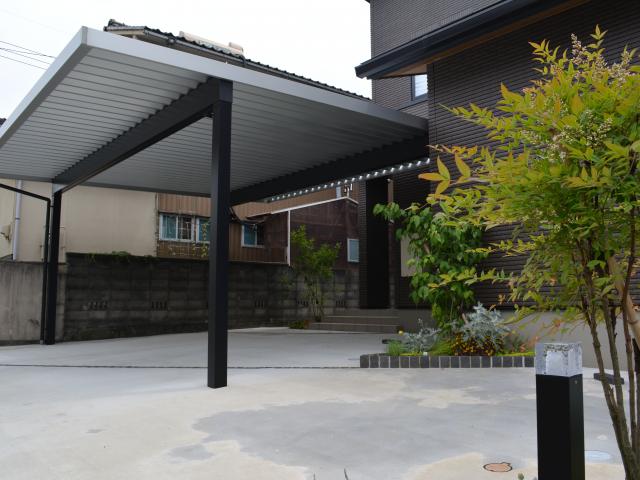 カーポートから始まるアプローチとガーデン - 井川造園株式会社 ガーデンプラザ のと店・かなざわ店 - 井川造園株式会社 ガーデンプラザ のと店・かなざわ店｜リフォームガーデンクラブ