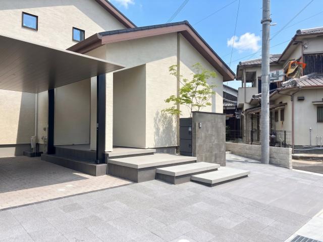 アプローチと境界ブロックの新設で、住まいの印象をアップデート - アセンブルガーデン (株)ガーデンライフパートナー - アセンブルガーデン (株)ガーデンライフパートナー|リフォームガーデンクラブ