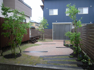 雑草対策。ガーデンテラスと家庭菜園　新潟県阿賀野市