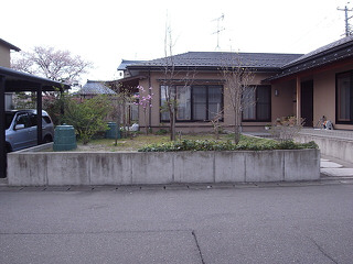 大和塀とトレメッシュフェンスで和モダンなエコガーデンにリフォーム　新潟県阿賀野市