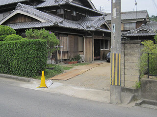 伝統的な日本家屋を引き立たせる現代和風のお庭