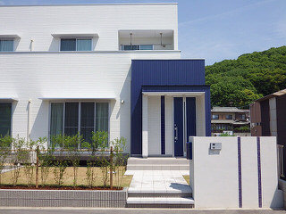 『ホワイト×ブルー』　フラワーチルドレンーエクステリア施工例ー岡山市北区