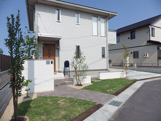 『前庭のある家』フラワーチルドレンーガーデン施工例ー岡山市北区