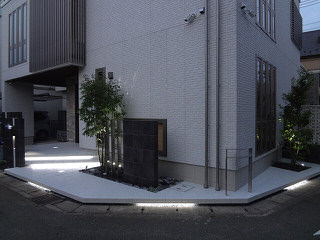 クリックして株式会社フジホームの昼の施工例写真に切り替え
