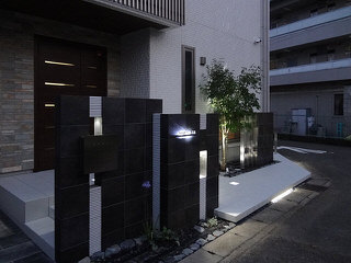 クリックして株式会社フジホームの昼の施工例写真に切り替え