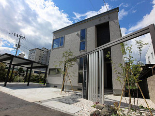 札幌市南区/アルミフレームとガラスがきらめく外構デザイン