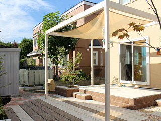 札幌市西区/ポーチフレームと広い人工芝で快適なファミリーガーデン