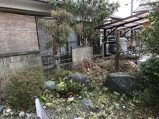 タカショーの人工竹垣を使って雑然としたお庭を情緒ある日本庭園へとよみがえらせました。