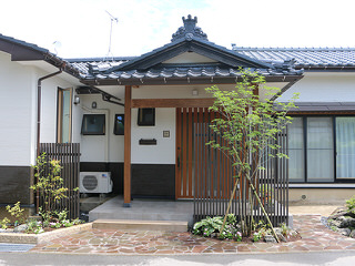 玄関前外構リフォーム。通りに面した和モダンな外周り 新発田市Ｅ様邸