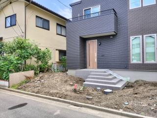 高級感のあるタイルを使用した門廻り