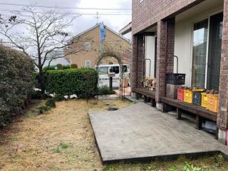 自然味溢れる庭