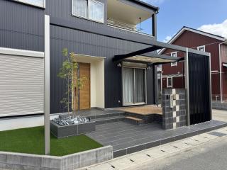 施工16年後の進化。黒ガルバ×プラスGで描く、邸宅の風格を高めるリフォーム