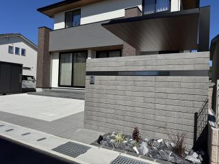 「住んでから施工」が正解。納得の動線と質感で描く洗練されたオープン外構