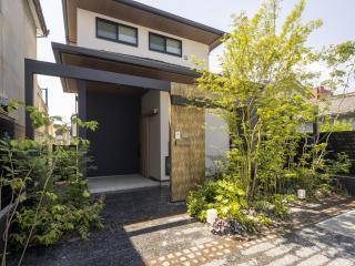 住宅エクステリア部門　銀賞　新築外構　植栽が引き立てる、和モダンな外構プラン