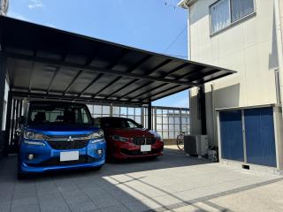 ブラックポリカ仕様のスカイリードのある駐車場!