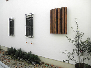 漆喰壁とアンティークレンガの家